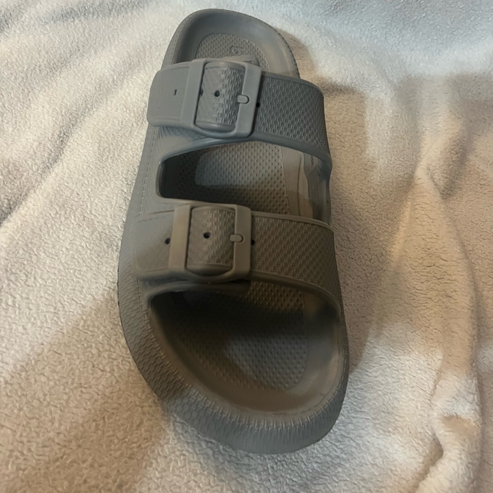 J/Slides Womens So Cool Gray Casual Slip On Platform Sandals NWT Sz. 7M